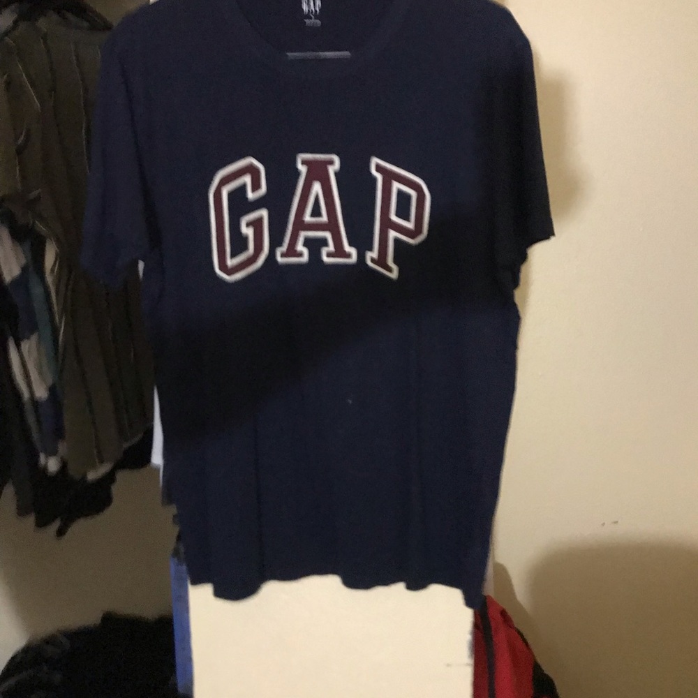 Gap shirt